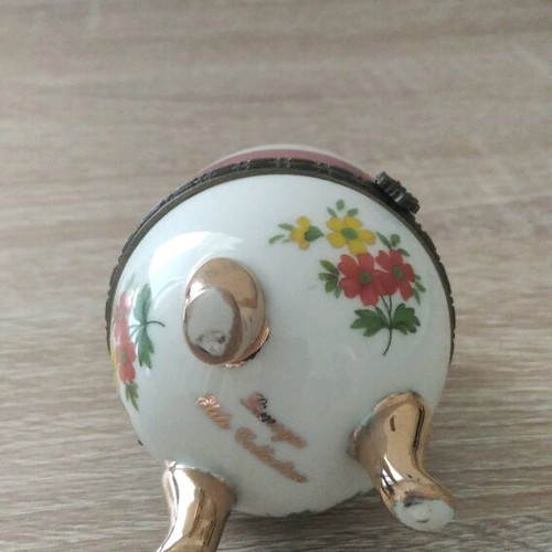 Limoges Egg Elite Collection like new