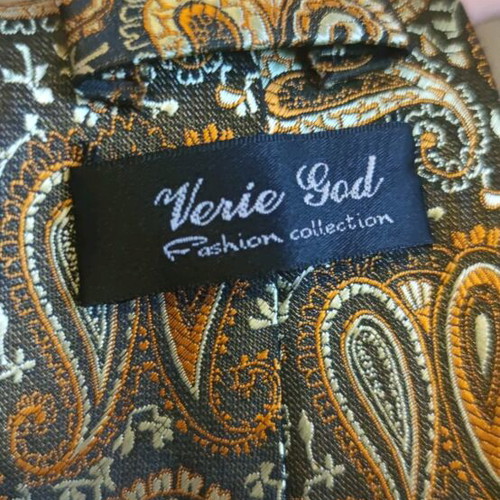 Silk tie new with unique paisley design