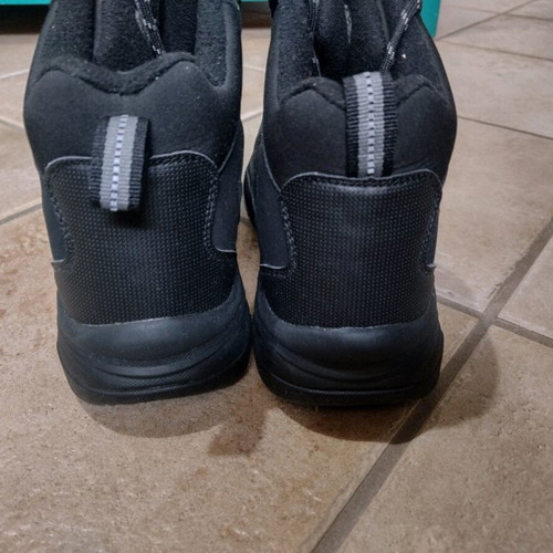 Mc Kinley men's boots black like new, size 40