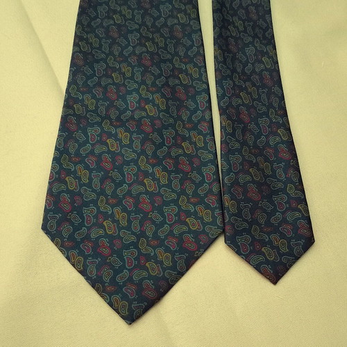 Silk tie like new with pattern in blue and green