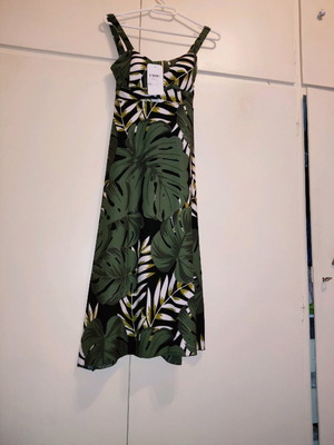Women's summer midi dress with straps and zipper, like new