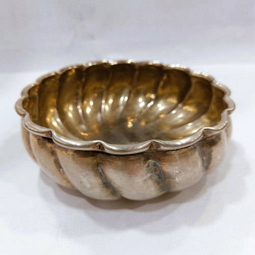 Vintage metal Lobed bowl with fluted and scalloped edge like new
