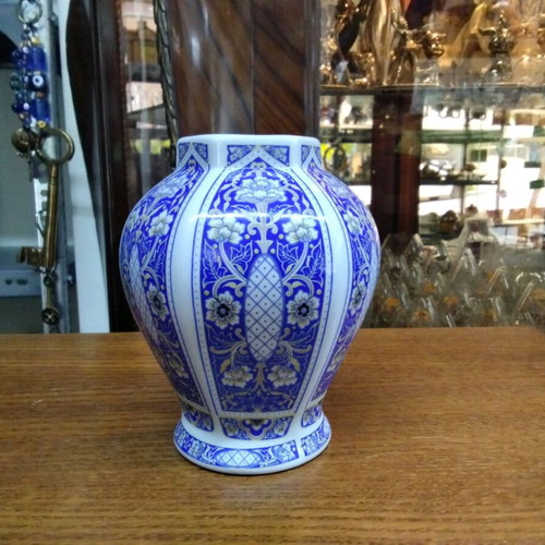 Handmade porcelain vase like new, blue with patterns