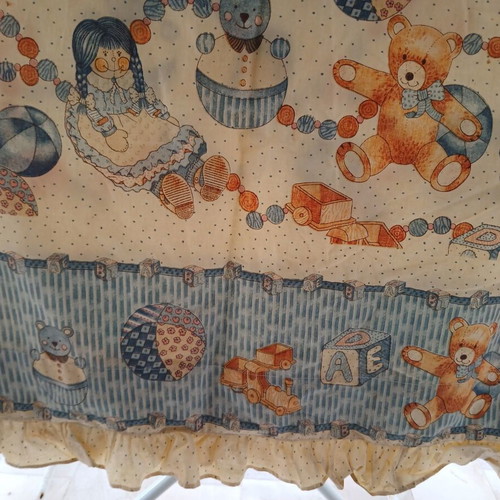 Nursery and children's room curtain like new, 1.60x2.20 m, with tape and ruffles