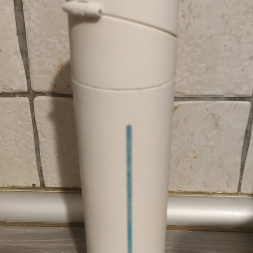 Shell water bottle used, moderate temperature retention