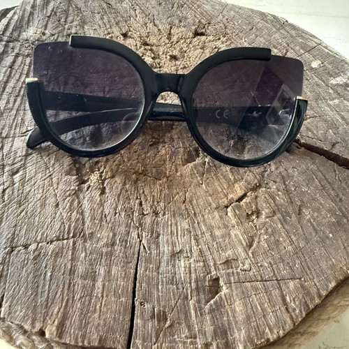 Oversized cat-eye sunglasses black, like new