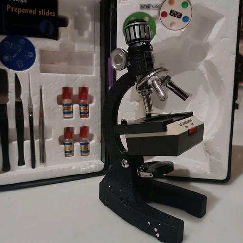 Vintage metal microscope with case and accessories like new