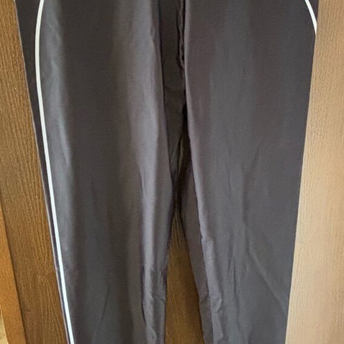 Alo Yoga Set new with scrunch bum leggings in black and white