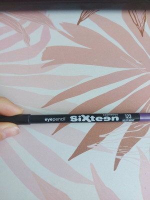 Sixteen violet eye pencil like new