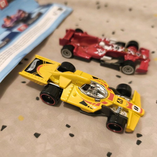 Hot Wheels mystery models Formula 1 and Formula flashback like new x2