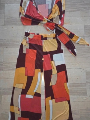 Colorful set with tie top and wide pants, like new, size M