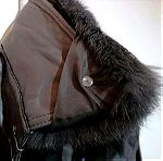  Δερμάτινο μπουφάν με γούνα στο γιακά