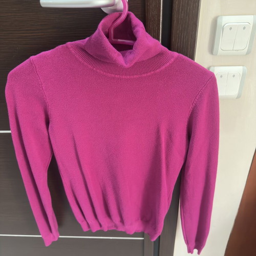 Fuchsia Women's Turtleneck Katelondon like new, soft and warm