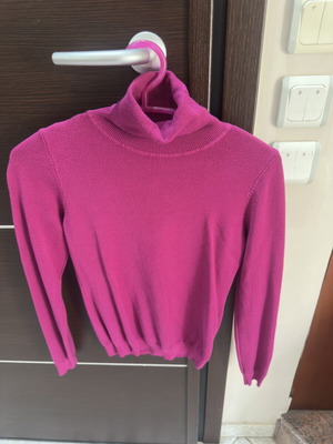 Fuchsia Women's Turtleneck Katelondon like new, soft and warm