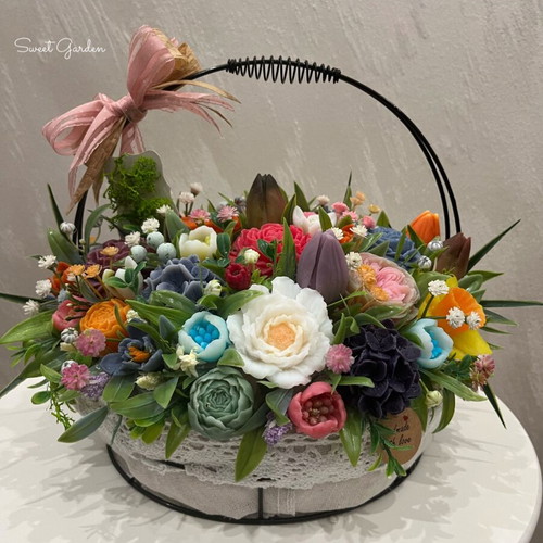 Basket with aromatic soap flowers new