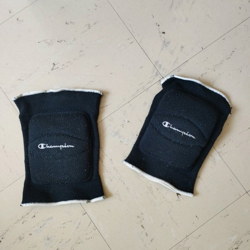 Knee pads used with cushioning