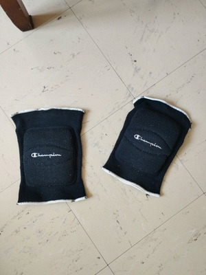 Knee pads used with cushioning