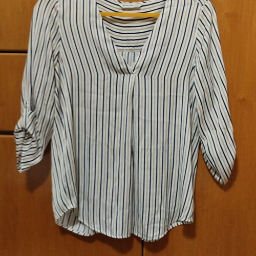 Stradivarius striped blouse M used with V neckline