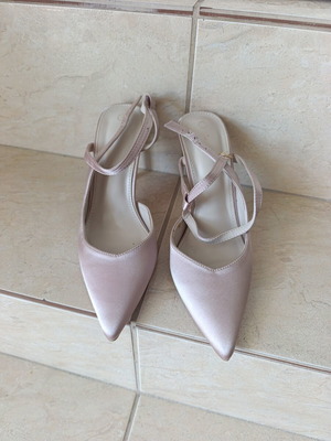 Pumps size 38 like new, beige