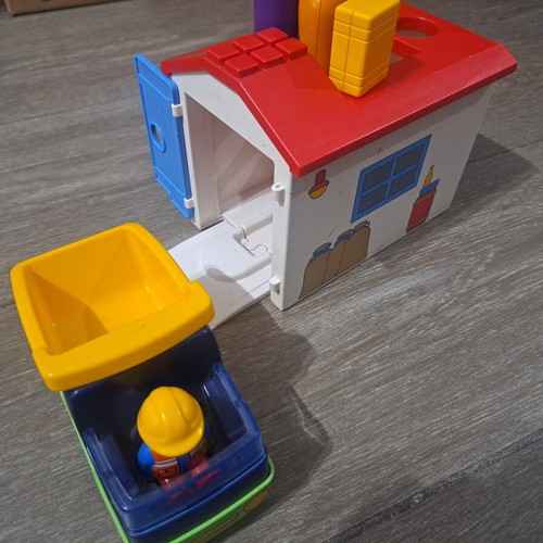 Playmobil 1 2 3 toy used, missing one door