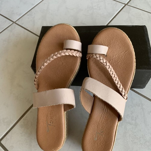 Pink leather platform sandals size 40 like new