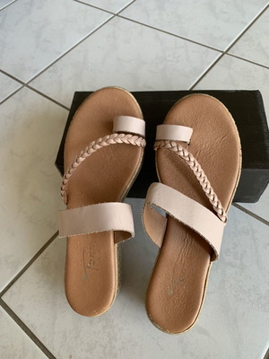 Pink leather platform sandals size 40 like new