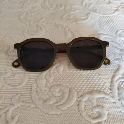 Sunglasses olive green like new