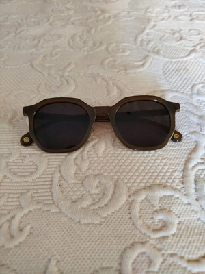 Sunglasses olive green like new