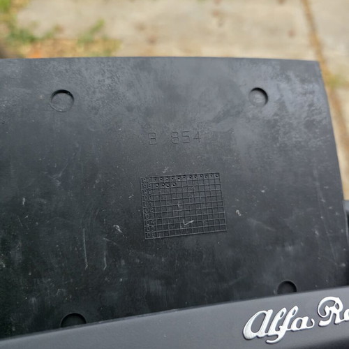 Alfa Romeo 156 center console glove box used 1-DIN