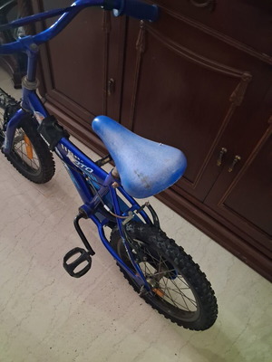 Children's bicycle refurbished, blue