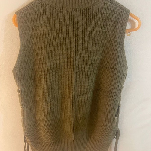 Wool sleeveless top olive like new, size M