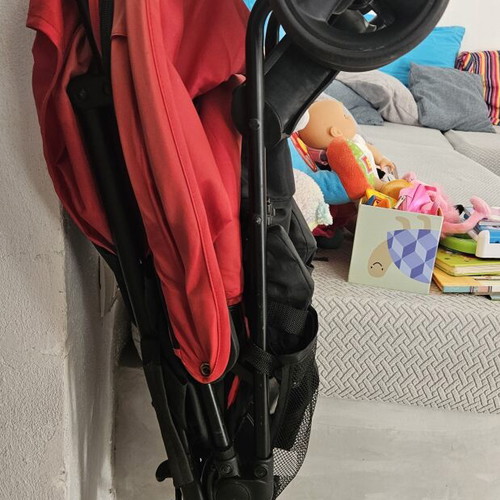 Giordanni stroller like new with slight canopy fading