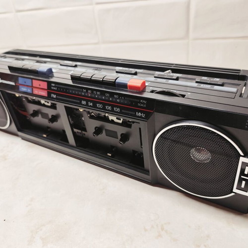 International AK-21 Vintage Boombox used, dual cassette radio 90s