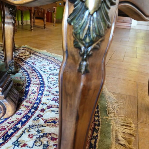 Oval carved dining table made of solid walnut wood like new