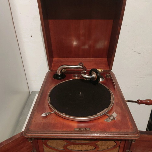 Gramophone from 1910 like new in excellent condition