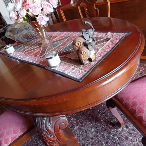 English antique dining table set like new with six chairs
