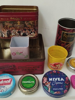 Metal tins used, set of 9 pieces