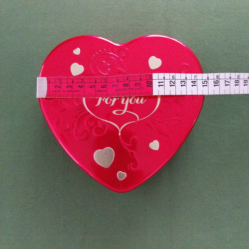 Metal heart-shaped box like new