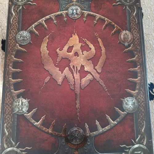Warhammer Online Age of Reckoning Collector's Box with 2 Hardcover Artbooks