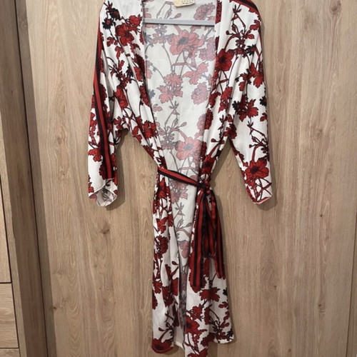 Kimono Lynne new, white and red floral, one size