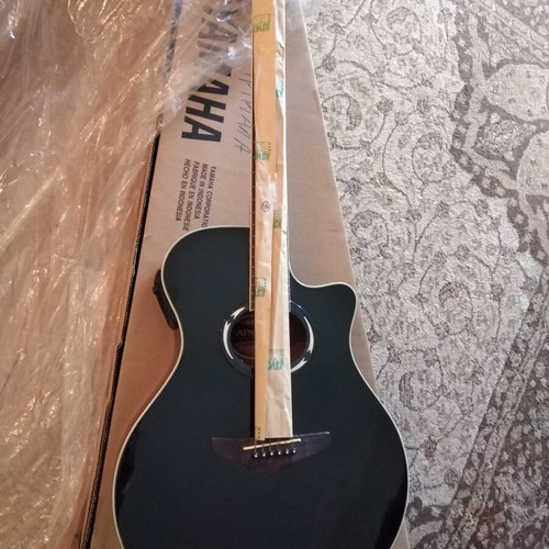 Yamaha APX 500 electro-acoustic guitar new