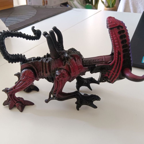Kenner Aliens Bull Alien & Killer Crab Alien vintage figures set