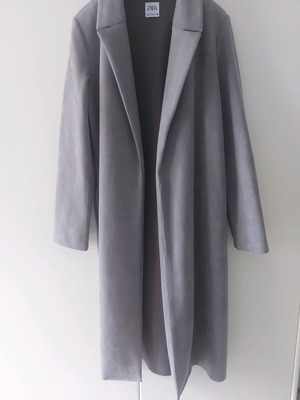 Zara grey coat like new, slim fit, ideal for autumn