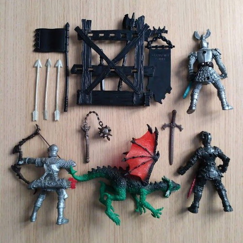 Knights & Dragons complete set children's toy like new