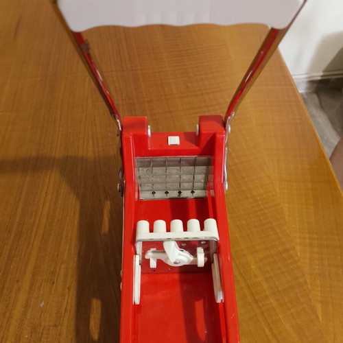 Manual potato and vegetable cutter like new