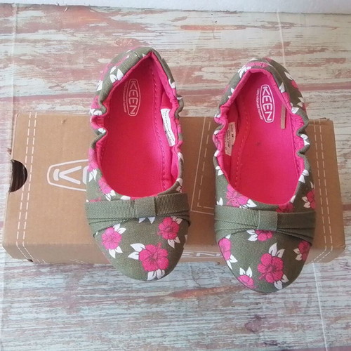 Keen Hibiscus Flower Ballerina Shoes new, size 29, red