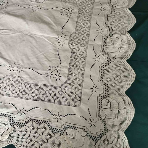 Handmade crochet tablecloth 140x140 new