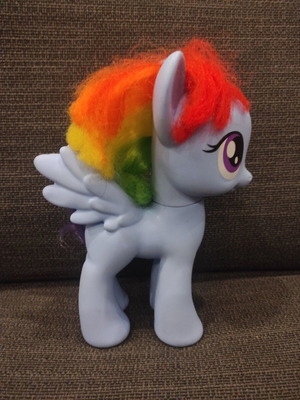 My Little Pony Rainbow Dash 2013 Hasbro used, 8 inches tall