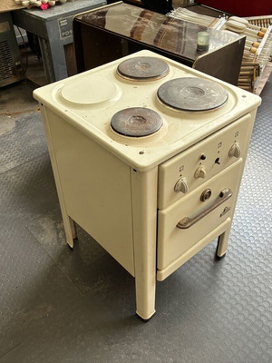 Electric stove antique from the 1960s