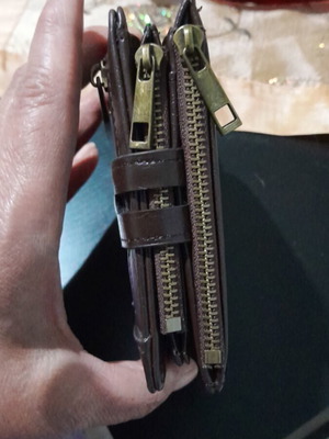 Wallet dark brown like new with multiple compartments